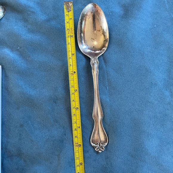 Set of 2 Westmoreland George and Martha sterling serving spoons. - Picture 4 of 4